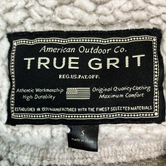 True Grit/American Outdoor Co. Ecru w/contrasting gray pile—soft zipup Unisex. - Picture 3 of 8